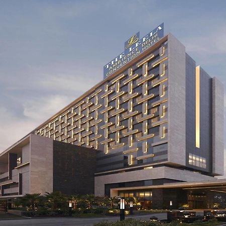 The Leela Ambience Convention Hotel Delhi Nowe Delhi Zewnętrze zdjęcie The hotel in 2019