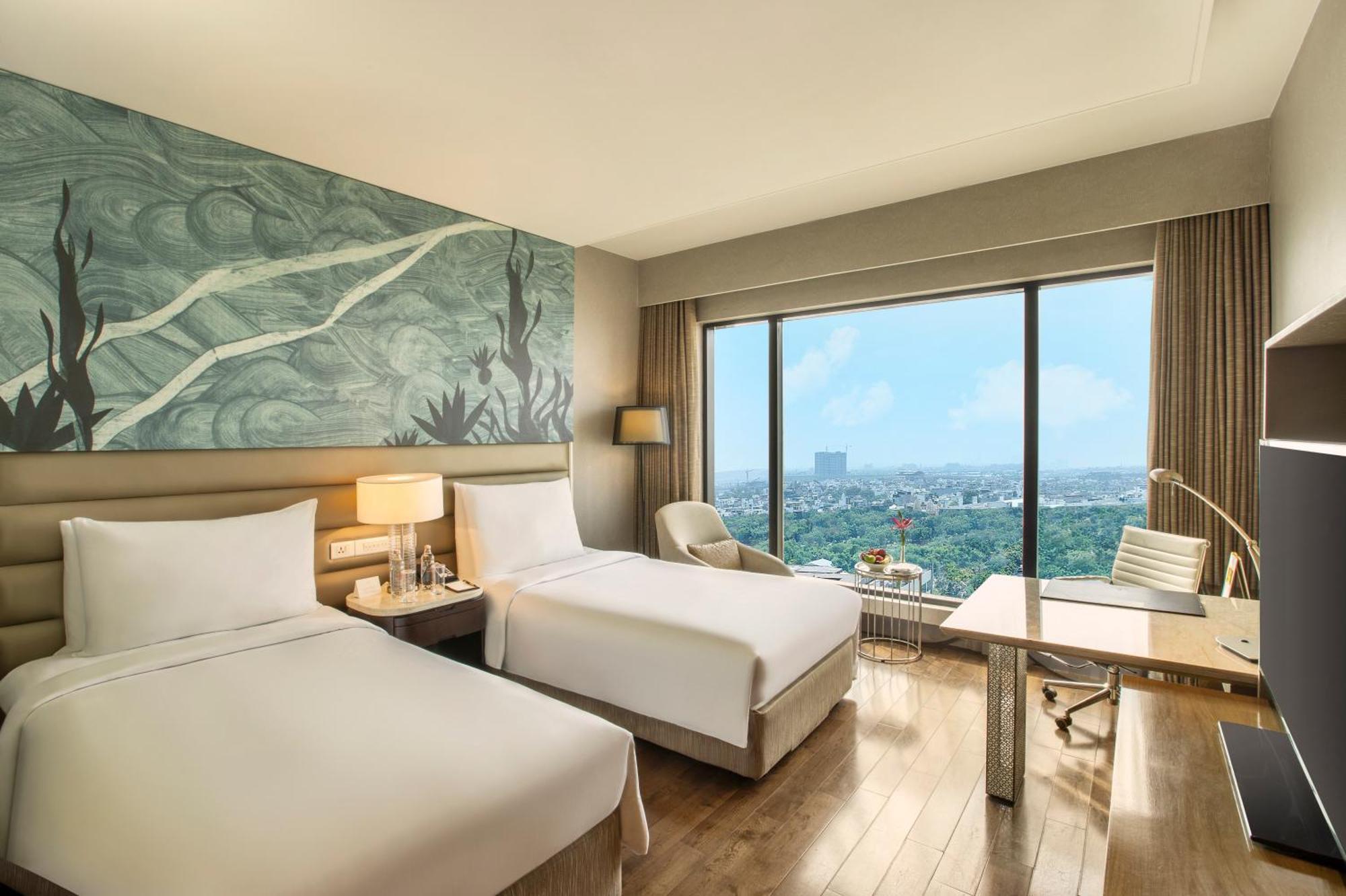The Leela Ambience Convention Hotel Delhi Nowe Delhi Zewnętrze zdjęcie
