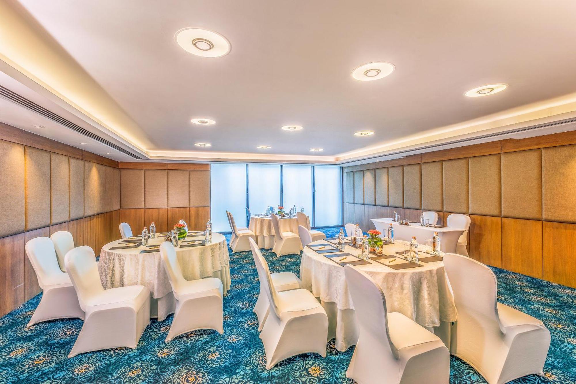 The Leela Ambience Convention Hotel Delhi Nowe Delhi Zewnętrze zdjęcie Meeting room