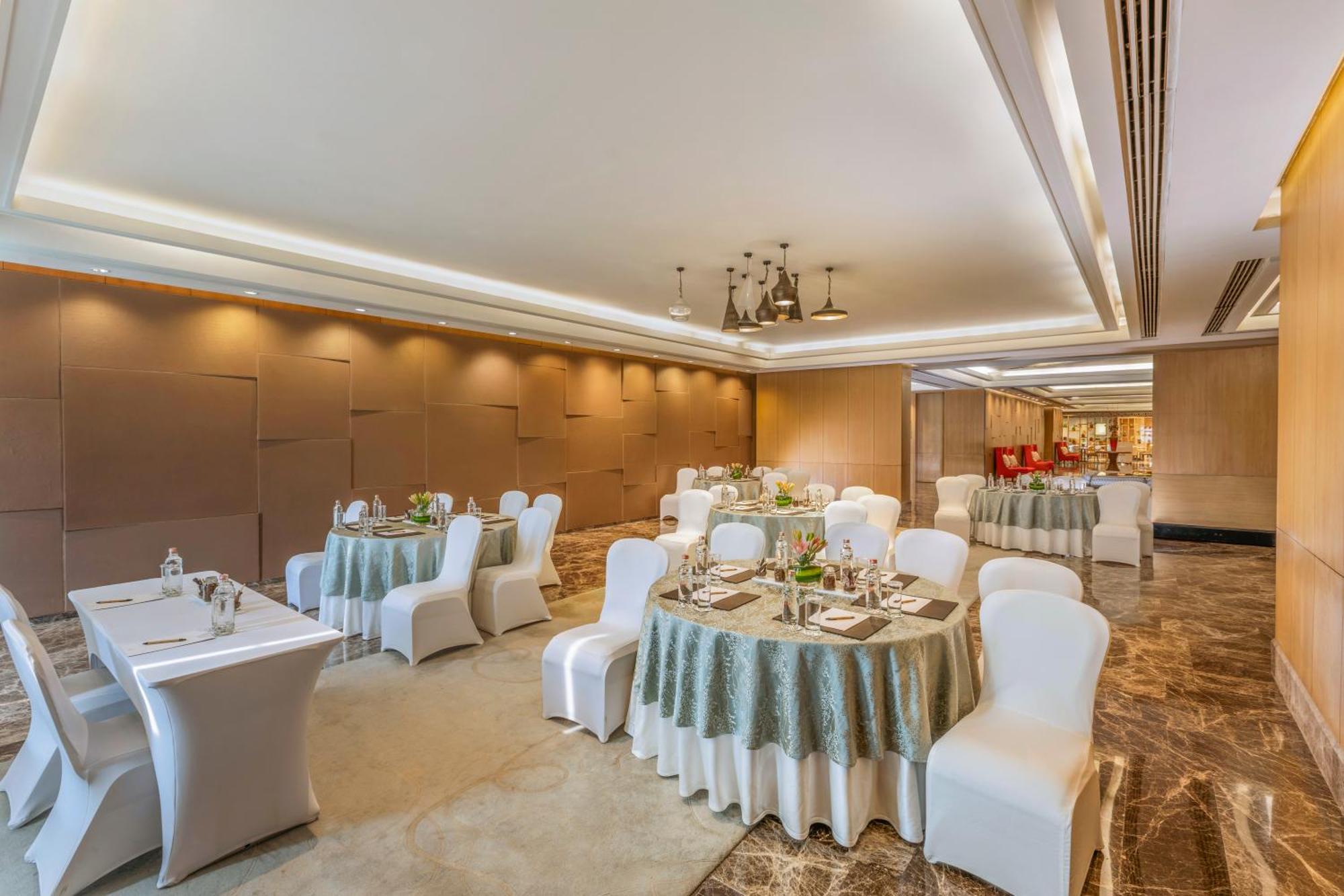 The Leela Ambience Convention Hotel Delhi Nowe Delhi Zewnętrze zdjęcie The Imperial Ball Room