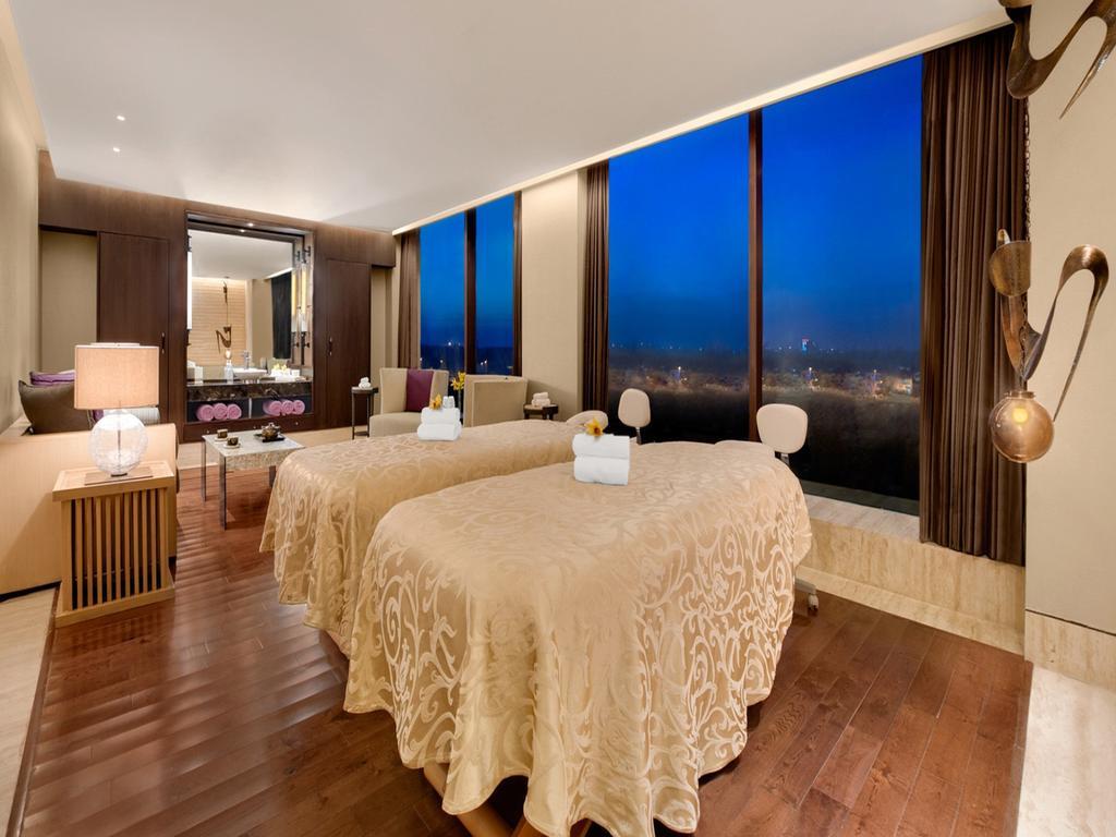 The Leela Ambience Convention Hotel Delhi Nowe Delhi Zewnętrze zdjęcie The Spa at The Ritz-Carlton, Dubai