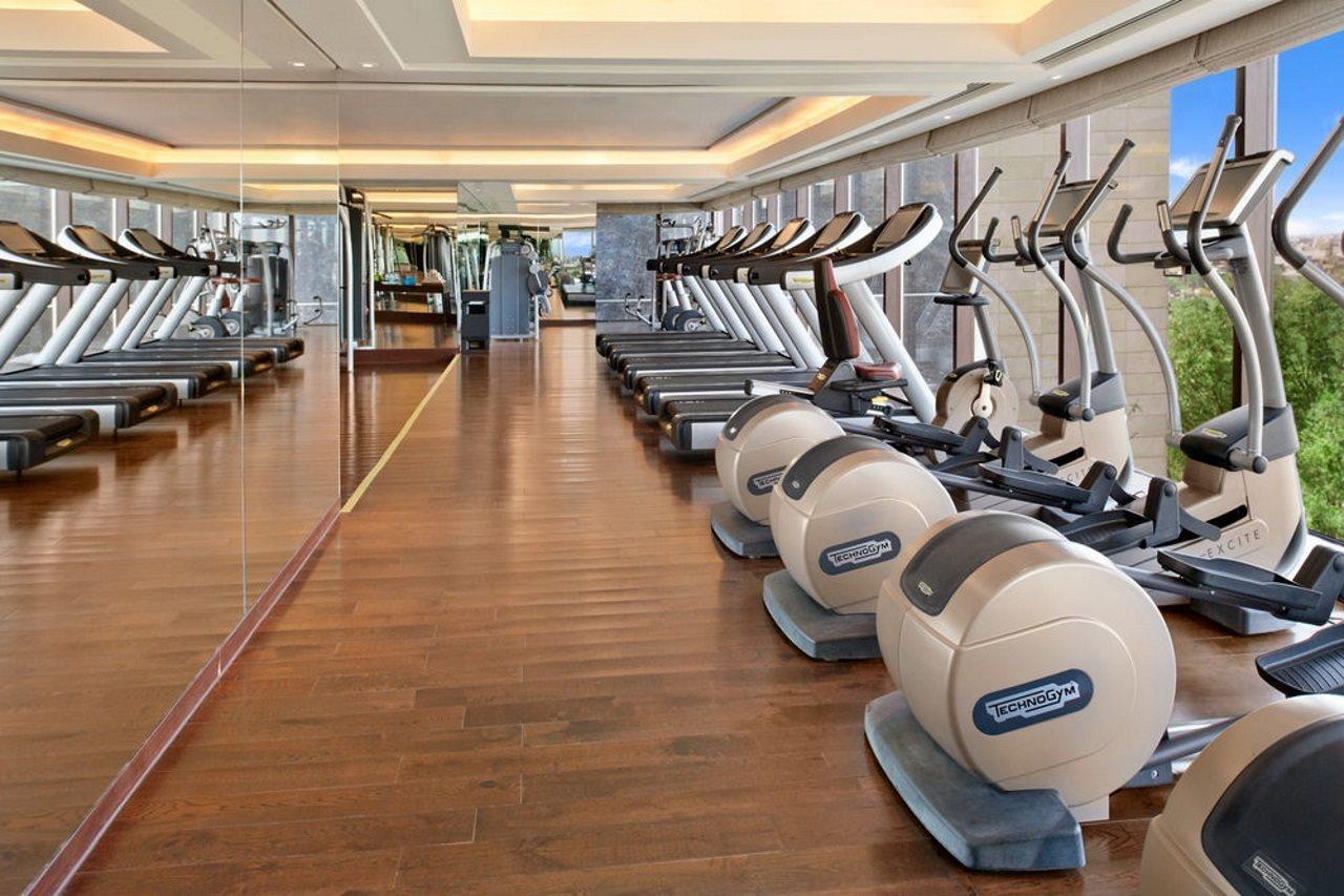 The Leela Ambience Convention Hotel Delhi Nowe Delhi Zewnętrze zdjęcie The gym at the hotel